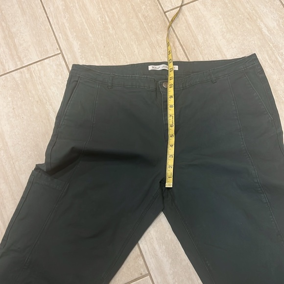 Ladies Green Woolrich Pants - Picture 7 of 9